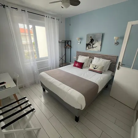 호텔 The Originals Miramar, Pontaillac 3*