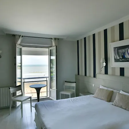 호텔 The Originals Miramar, Pontaillac 3*