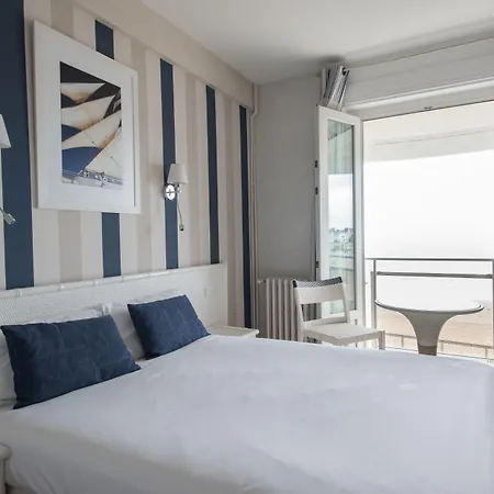 The Originals Miramar, Pontaillac 호텔 3*