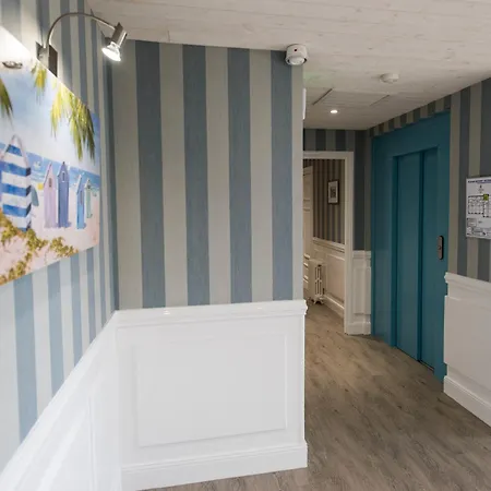 The Originals Miramar, Pontaillac 호텔