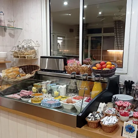 The Originals Miramar, Pontaillac 호텔 3*