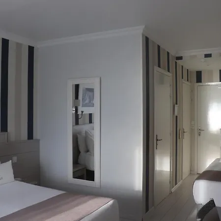 Hotell The Originals Miramar, Pontaillac 3*