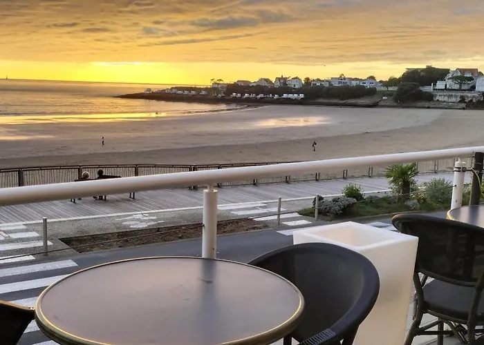 The Originals Miramar, Pontaillac 호텔 로양