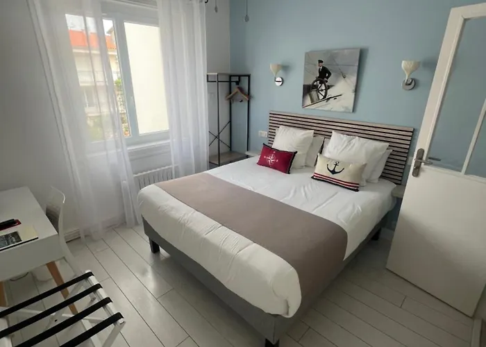 호텔 The Originals Miramar, Pontaillac 3*