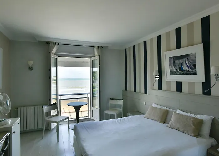 호텔 The Originals Miramar, Pontaillac 3*