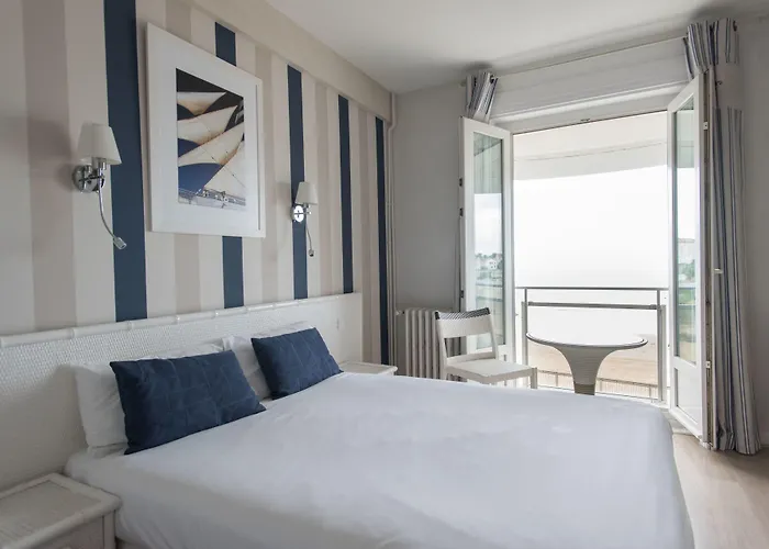 The Originals Miramar, Pontaillac 호텔 3*