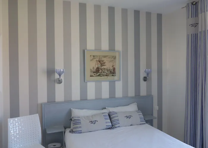 호텔 The Originals Miramar, Pontaillac 3*