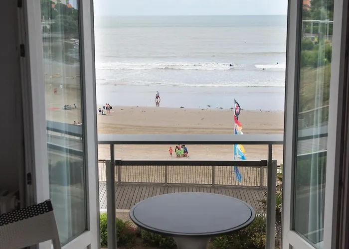 The Originals Miramar, Pontaillac 호텔 3*