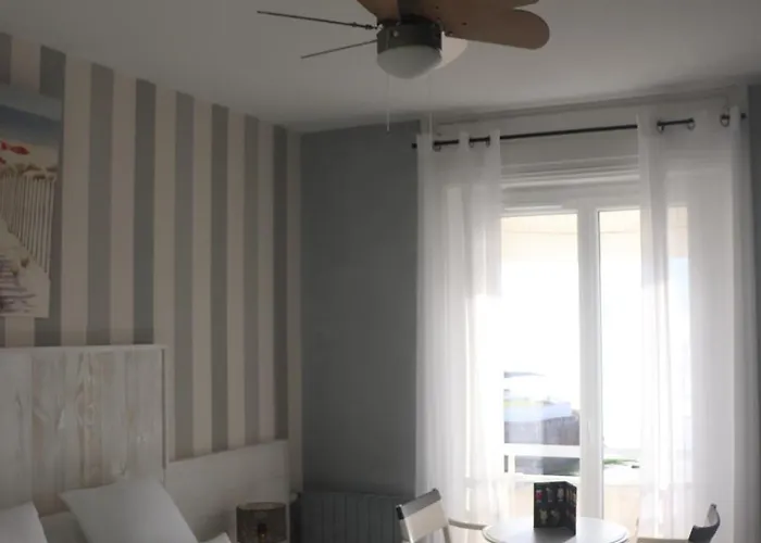 The Originals Miramar, Pontaillac 호텔 로양