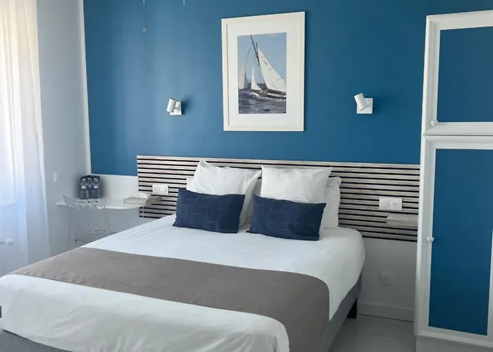 The Originals Miramar, Pontaillac 호텔